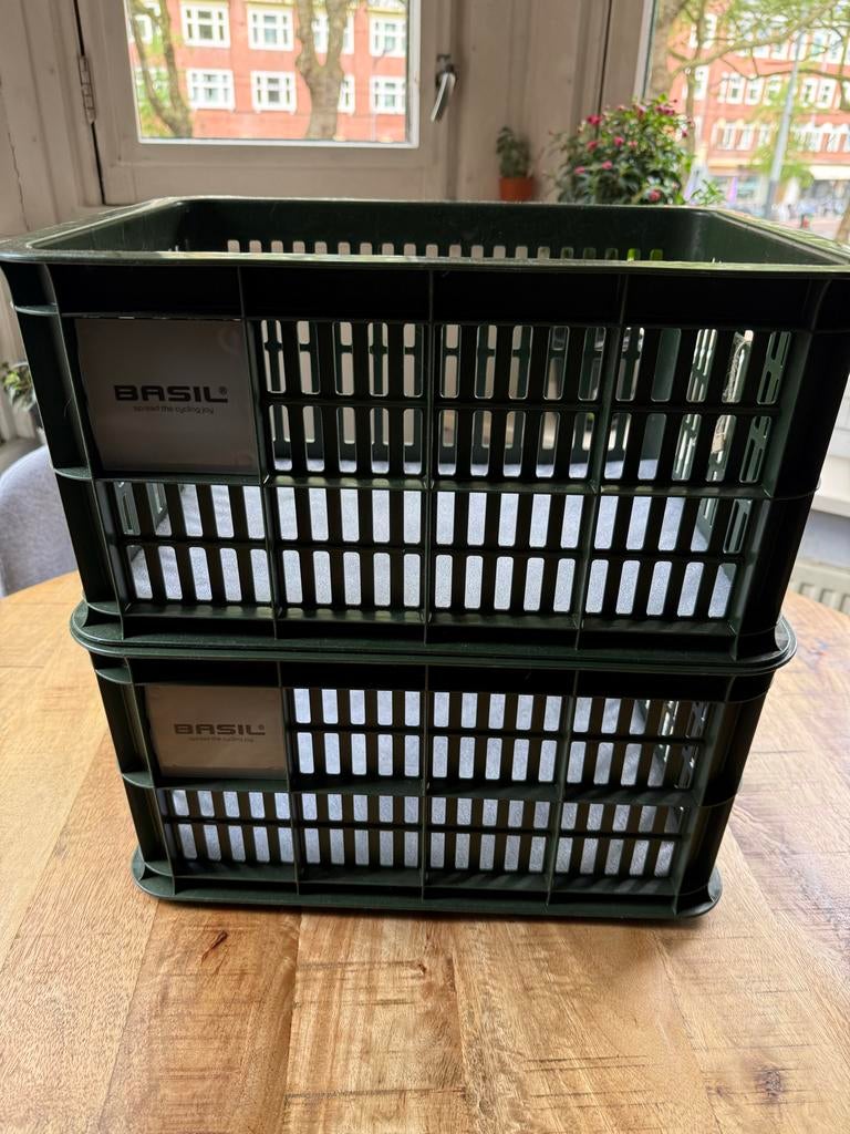 Basil Fietskrat - Donkergroen Size S.  (2 stuks), Fietsen en Brommers, Fietsaccessoires | Fietsmanden, Ophalen, Zo goed als nieuw