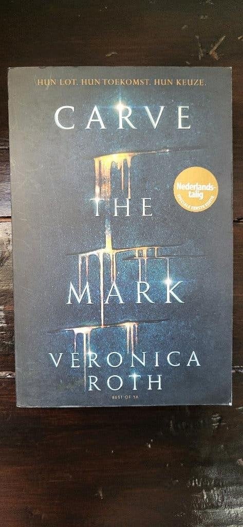 Young adult boek "Carve the Mark", Ophalen of Verzenden, Gelezen, Veronica Roth