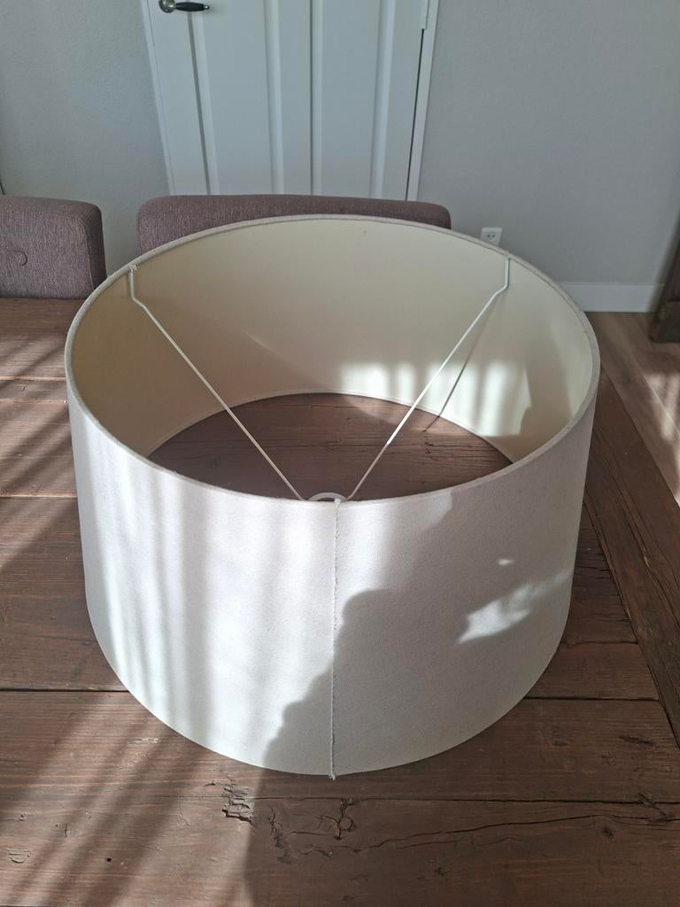 Beige lampenkap voor tafellamp, Huis en Inrichting, Lampen | Lampenkappen, Ophalen of Verzenden, Gebruikt, Crème, Rond