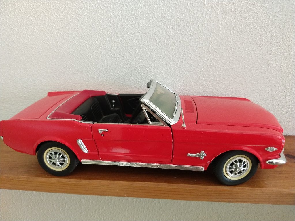 Ford mustang lengte 24 cm rood. Bekijk ook mijn andere adver, Ophalen of Verzenden, Gebruikt, Auto