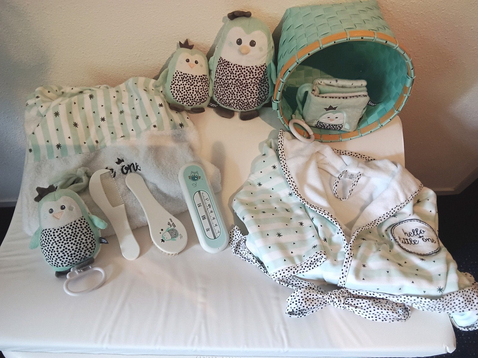 Aankleedkussen+hoes+badjasje+speeldoosje+borstel Bébé-jou, Kinderen en Baby's, Badjes en Verzorging, Ophalen of Verzenden, Zo goed als nieuw