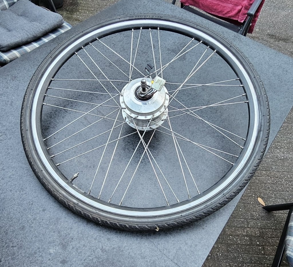 Sanyo 24V voorwiel voor Batavus en Sparta, Fietsen en Brommers, Gebruikt, Batavus®, Aluminium, Ophalen