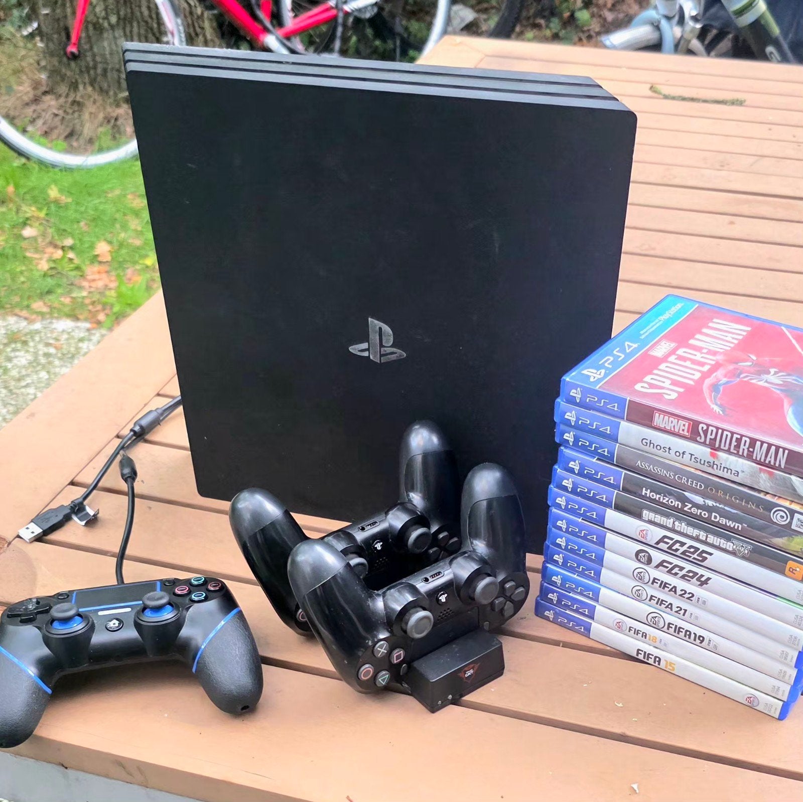 PS4 Pro met 3 controllers en 12 games, Spelcomputers en Games, Overige genres, Virtual Reality, Ophalen of Verzenden, Zo goed als nieuw