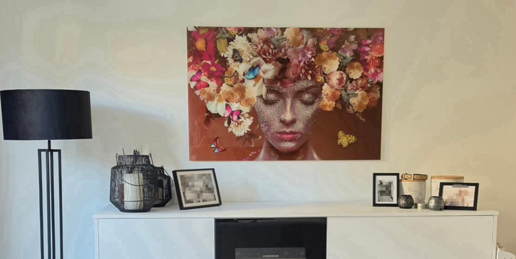 Glasschilderij 'Nova Bloemen' (Vrouw en vlinders) – 120 x 80, Ophalen, 125 cm of meer, 75 cm of meer, Print