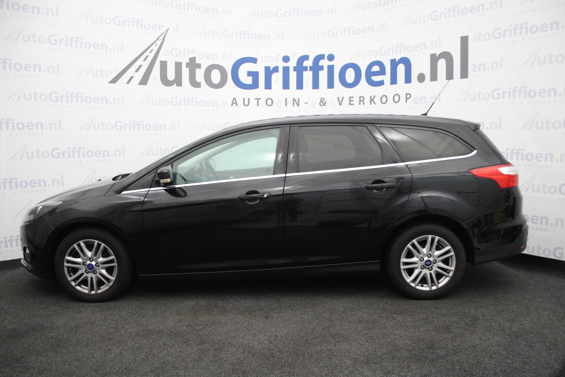 Foto 2 van Ford FOCUS Wagon 1.0 EcoBoost Titanium nette station met tre
