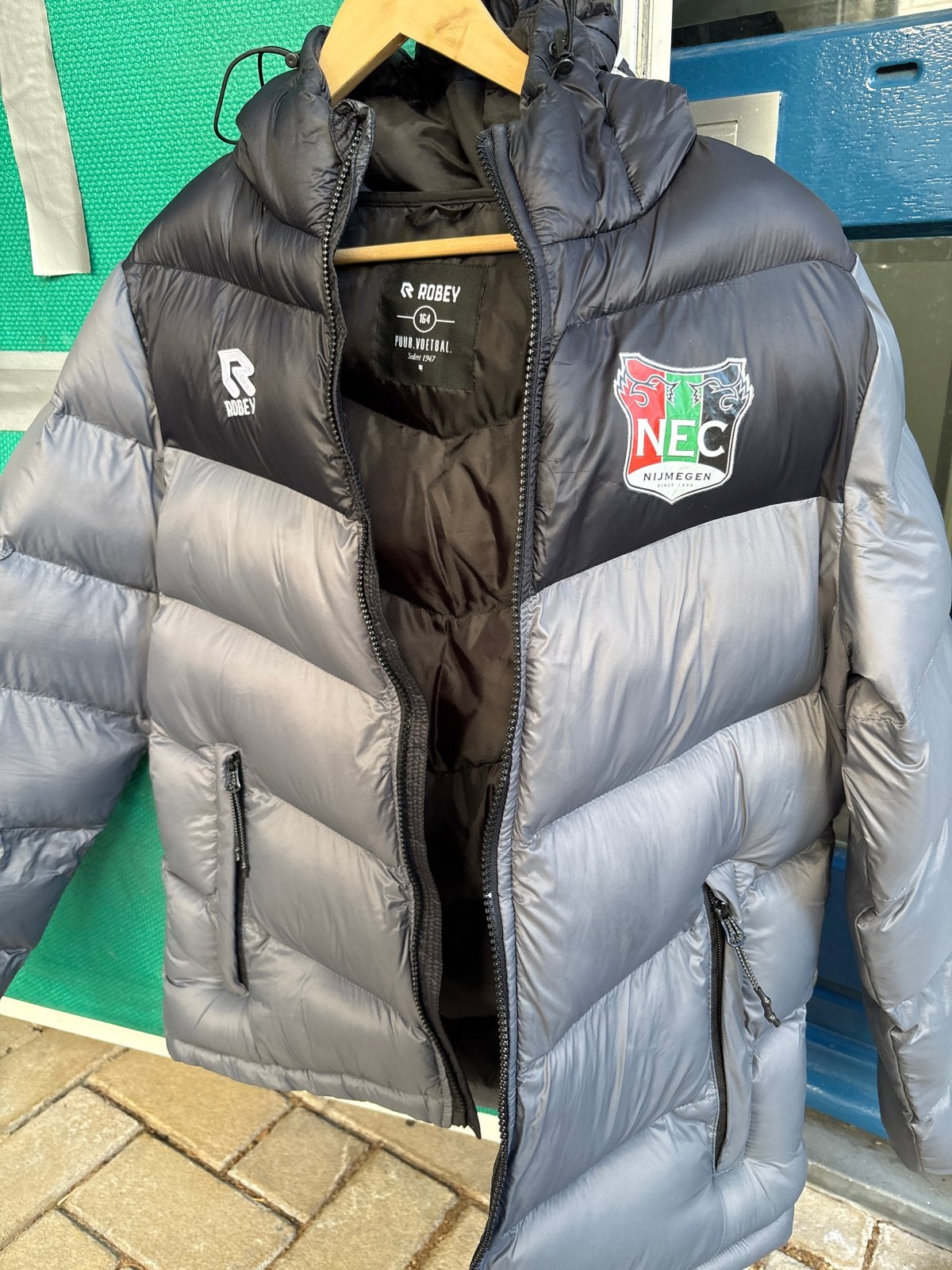 Nieuwe winterjas Donsjas Maat 164 - NEC Nijmegen, Ophalen of Verzenden, Nieuw