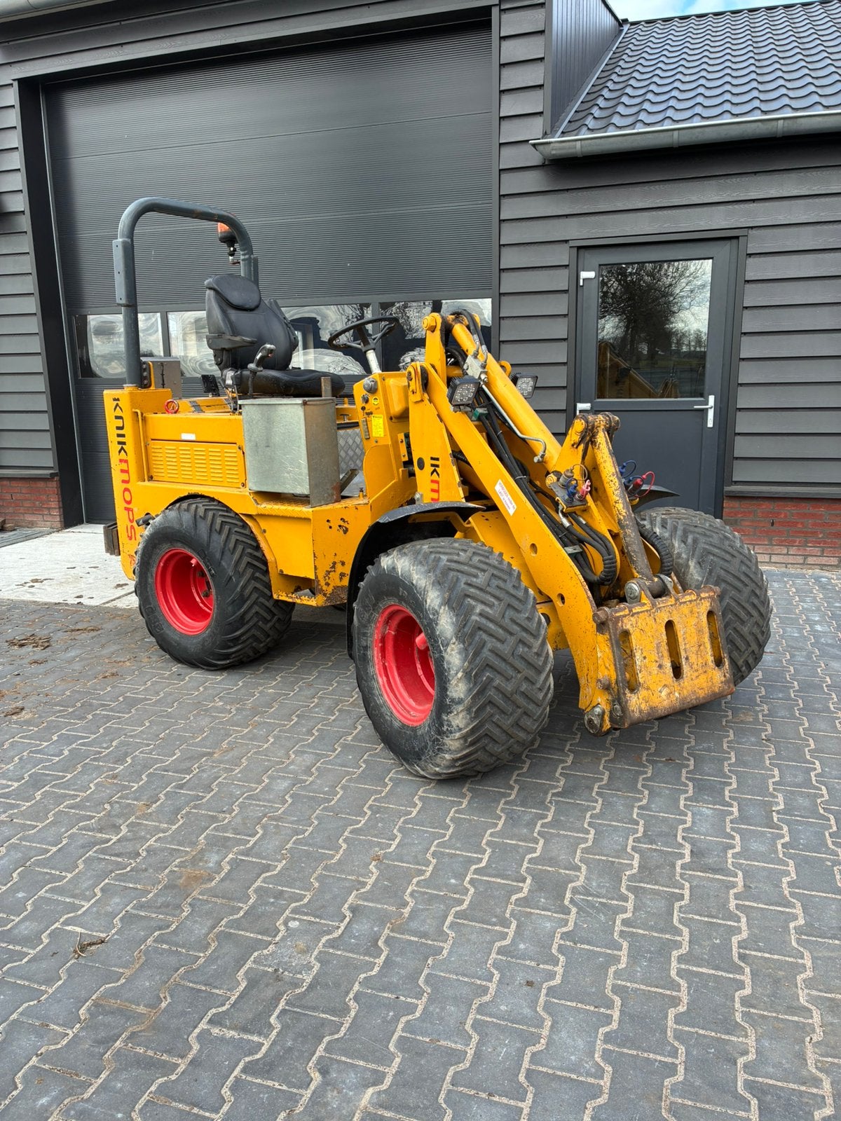 Knikmops 250 shovel, Ophalen, Wiellader of Shovel