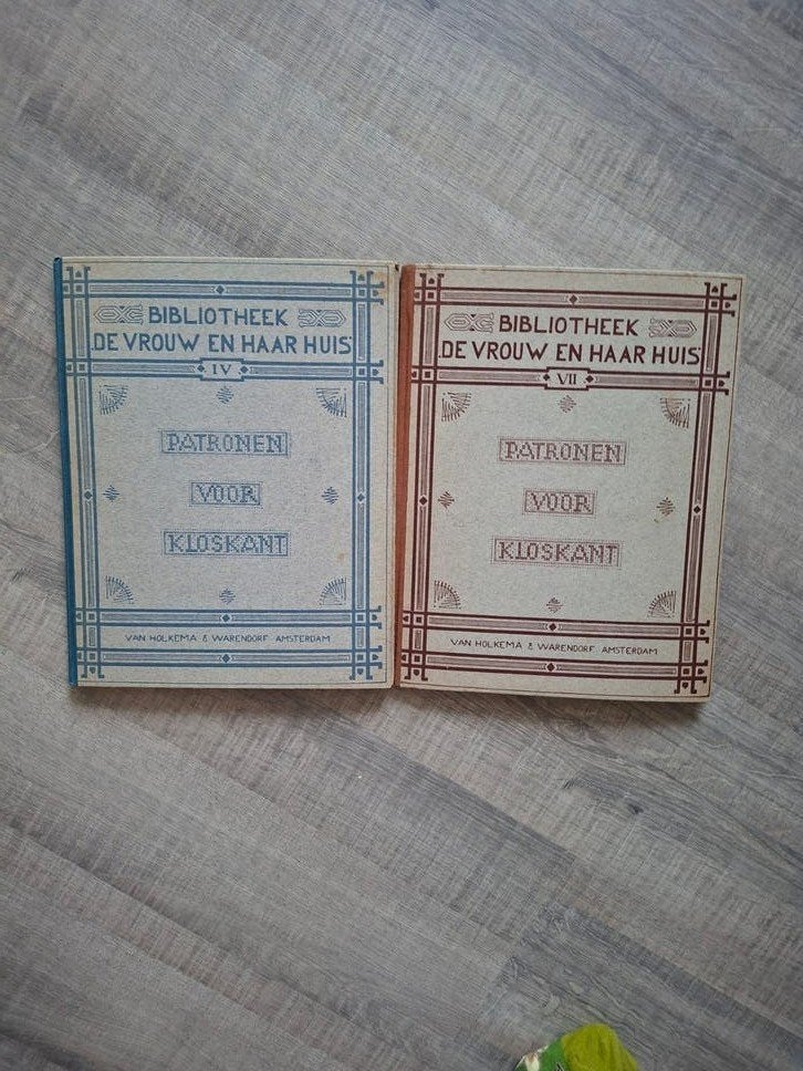 2 hele oude kantklosboeken met patronen, Hobby en Vrije tijd, Kantklossen, Ophalen