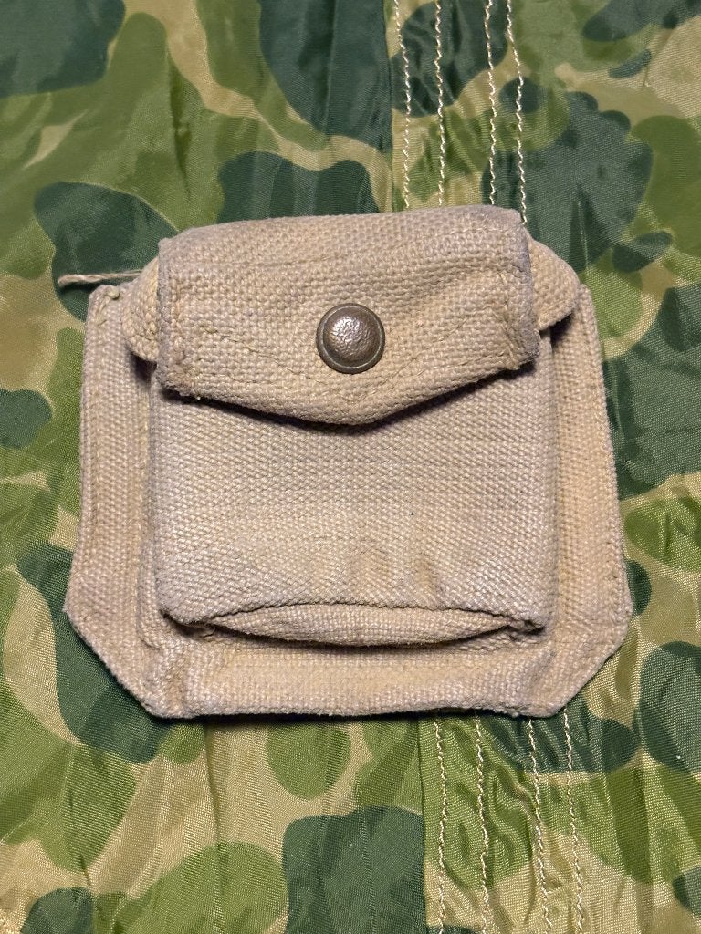 Tweede wereldoorlog Britse pistol ammo pouch 1944, Ophalen of Verzenden, Landmacht, Engeland, Overige typen