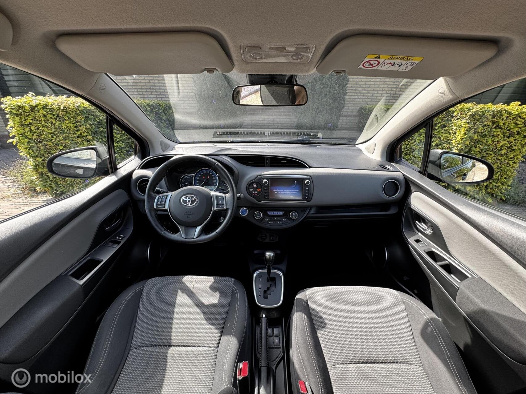 Toyota Yaris 1.5 Hybrid Trend Bi-Tone Camera*Cruise*Navi*Cli, Auto's, Gebruikt, Euro 6, Met garantie (alle), Origineel Nederlands