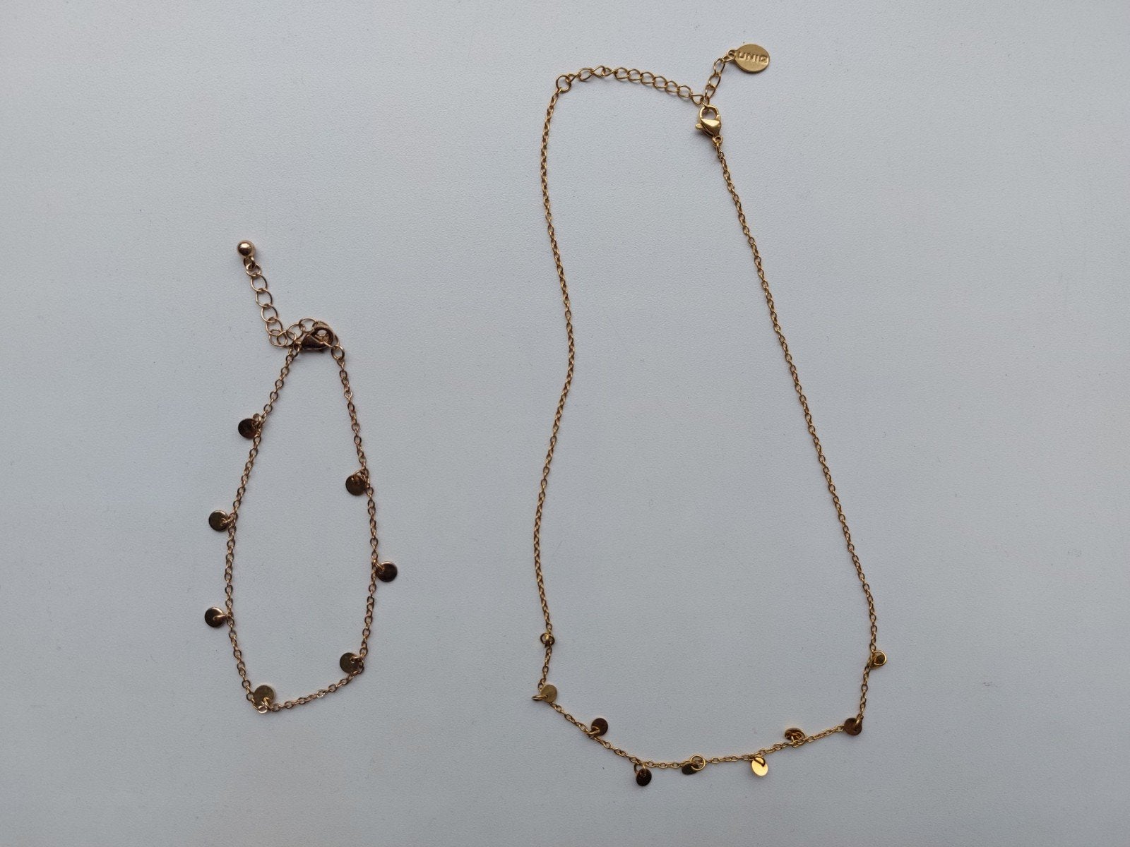 Goudkleurige ketting en armband met kleine muntjes/bedeltjes, Overige materialen, Verstelbaar, Ophalen of Verzenden, Zo goed als nieuw