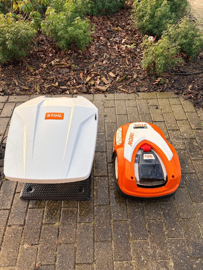 Stihl robotmaaier - grote tuin, Ophalen of Verzenden, Zo goed als nieuw, STIHL, Met regensensor