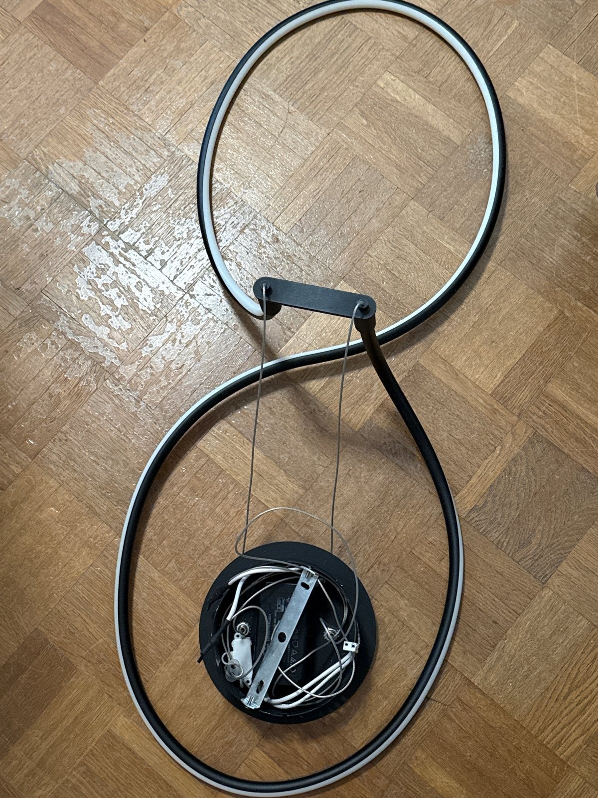 Moderne LED Hanglamp - Zwart/Wit Cirkel Design, Huis en Inrichting, Lampen | Hanglampen, Ophalen, Gebruikt, Overige fittingen