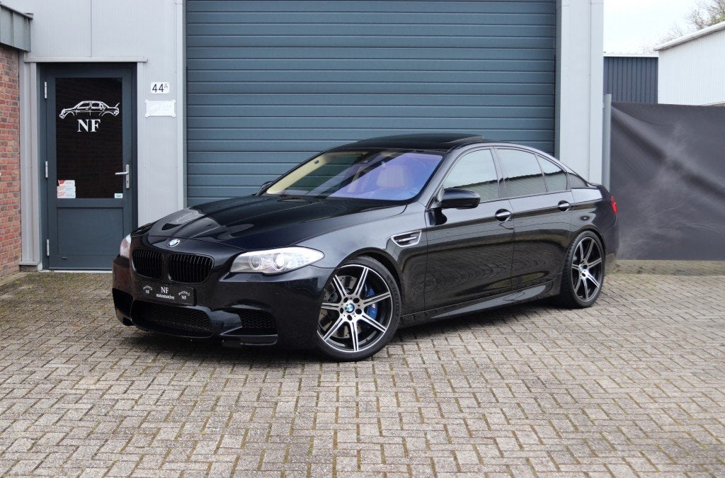 Bmw M5 M5 F10 - Individual - Akrapovic, Automaat, Achterwielaandrijving, 2000 kg, 4395 cc