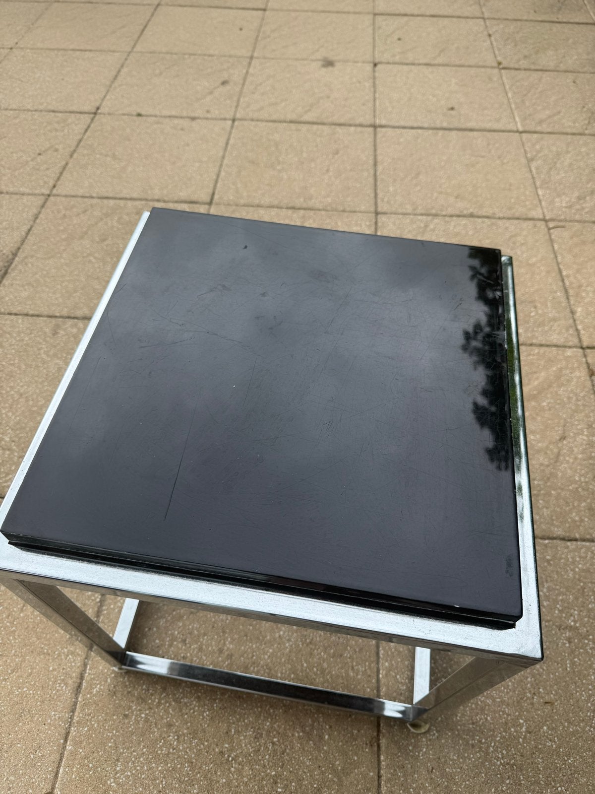 Modern bijzettafel chroom met zwart blad, Minder dan 45 cm, Minder dan 55 cm, Gebruikt, Metaal of Aluminium