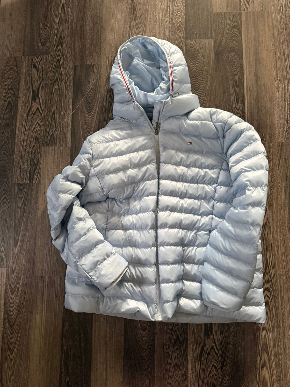 Tommy Hilfiger dames pufferjas lichtblauw maat 48 winterjas, Kleding | Dames, Verzenden, Zo goed als nieuw, Maat 46/48 (XL) of groter