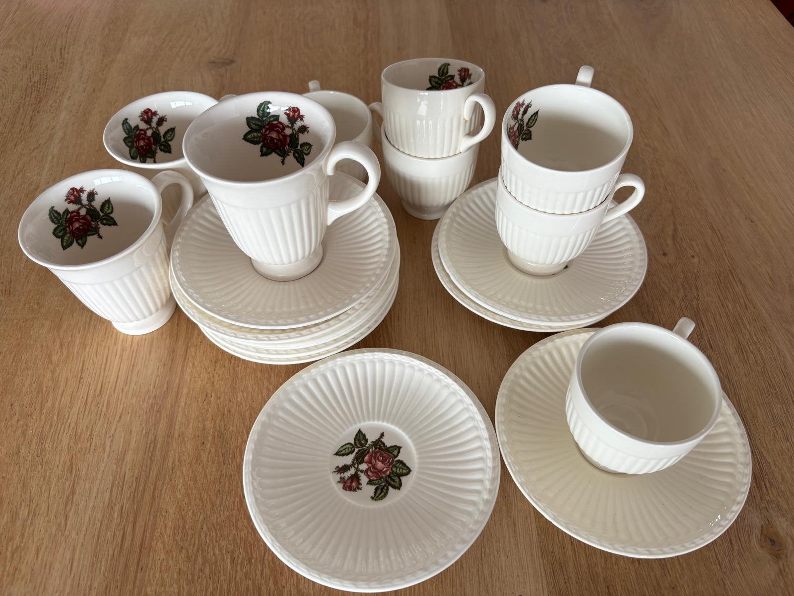 Een tweede leven voor mijn moeders 15 Wedgwood kopjes?, Gebruikt, Ophalen of Verzenden, Wedgwood, Kop(pen) en/of Schotel(s)
