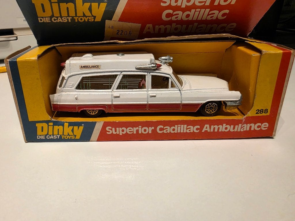 Superior Cadillac ambulance Dinky toys, Ophalen of Verzenden, Gebruikt, Auto, Dinky Toys