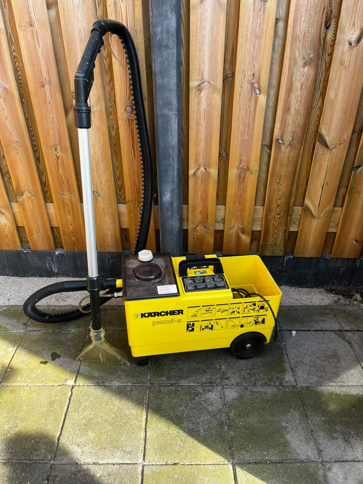 Karcher tapijtreiniger, Doe-het-zelf en Verbouw, Ophalen, Gebruikt, Waterstofzuiger