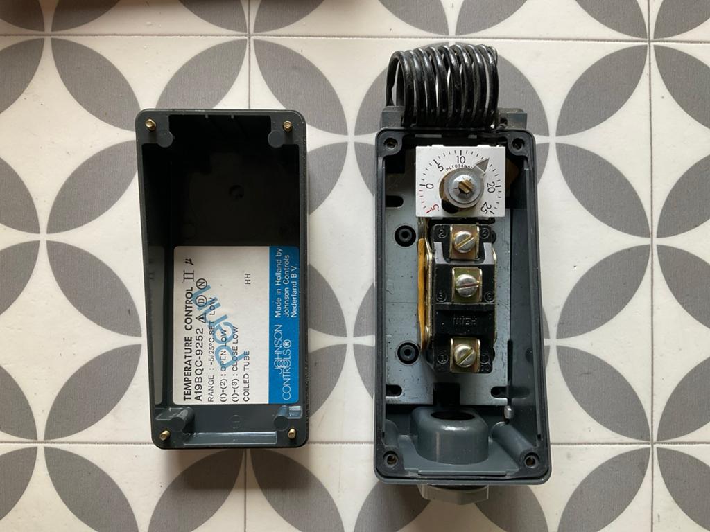 Nieuwe Johnson Controls A19BQC-9252 Temperatuurregelaar, Ophalen of Verzenden, Zo goed als nieuw