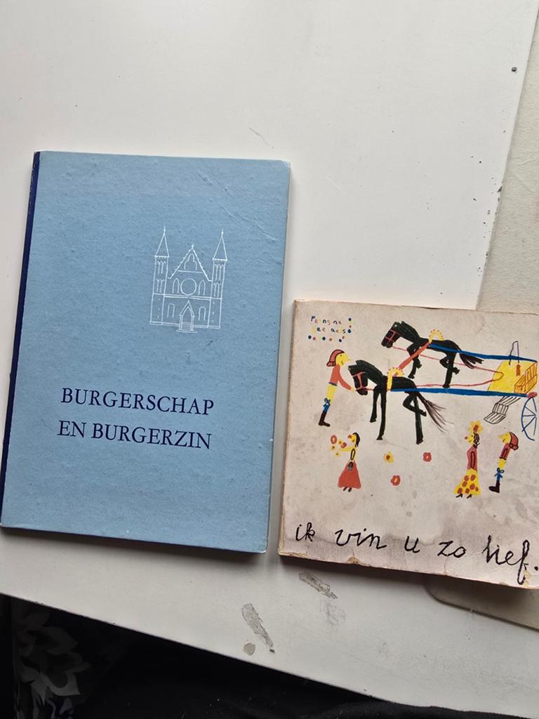 2 vintage boeken van het koningshuis, Ophalen of Verzenden, Gelezen