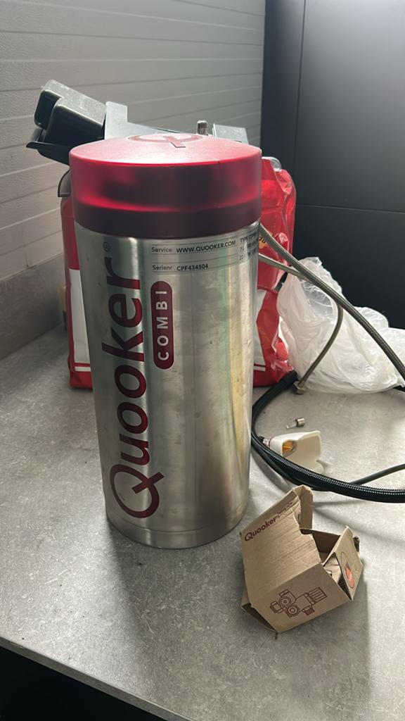 Quooker COMBI boiler – compleet met aansluitventiel, 10 kopjes of meer, Ophalen, Gebruikt, Espresso apparaat