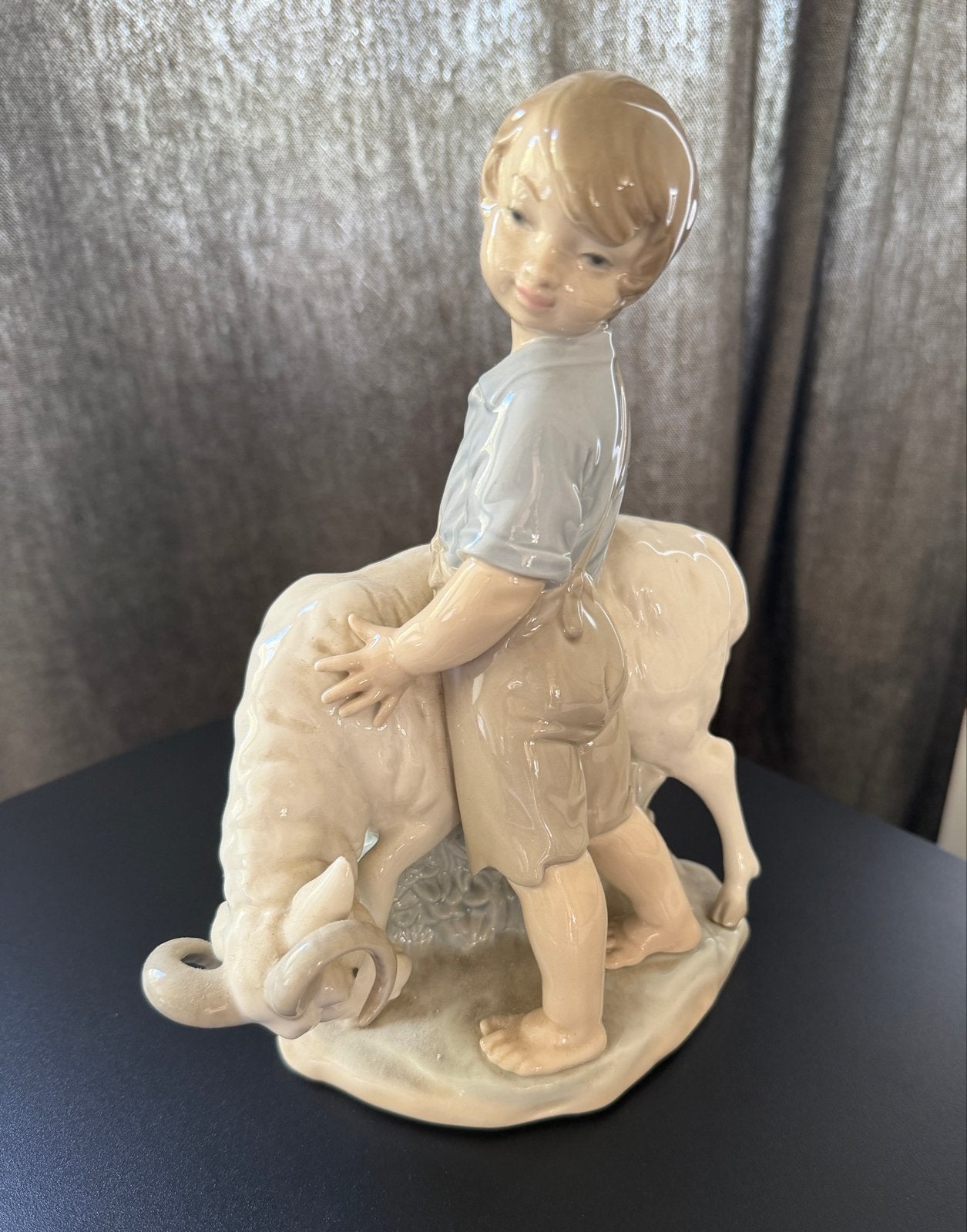 NAO Lladro Beeldje Jongen met Schaap Porselein, Ophalen of Verzenden