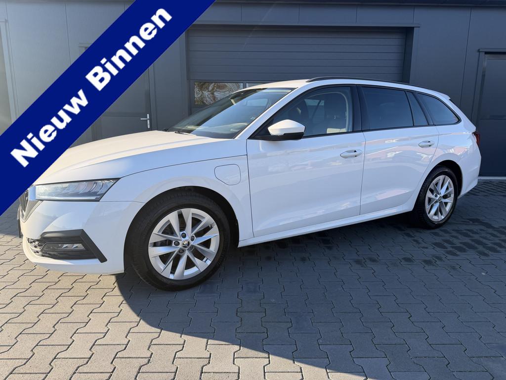 Skoda Octavia Combi 1.4 TSI iV PHEV Sportline Bj 2022,Navi,1, Auto's, Skoda, Stof, Gebruikt, 4 cilinders, Wit