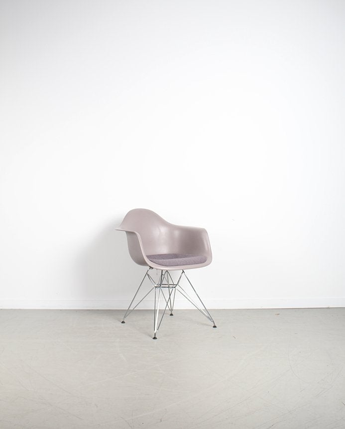 38x Vitra Eames DAR Kuipstoel Taupe – Chroom Eiffelonderstel