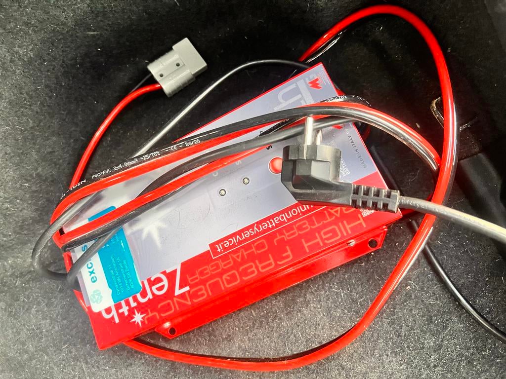Zenith High Frequency Acculader - Made in Italy, Ophalen, Gebruikt, Universele onderdelen