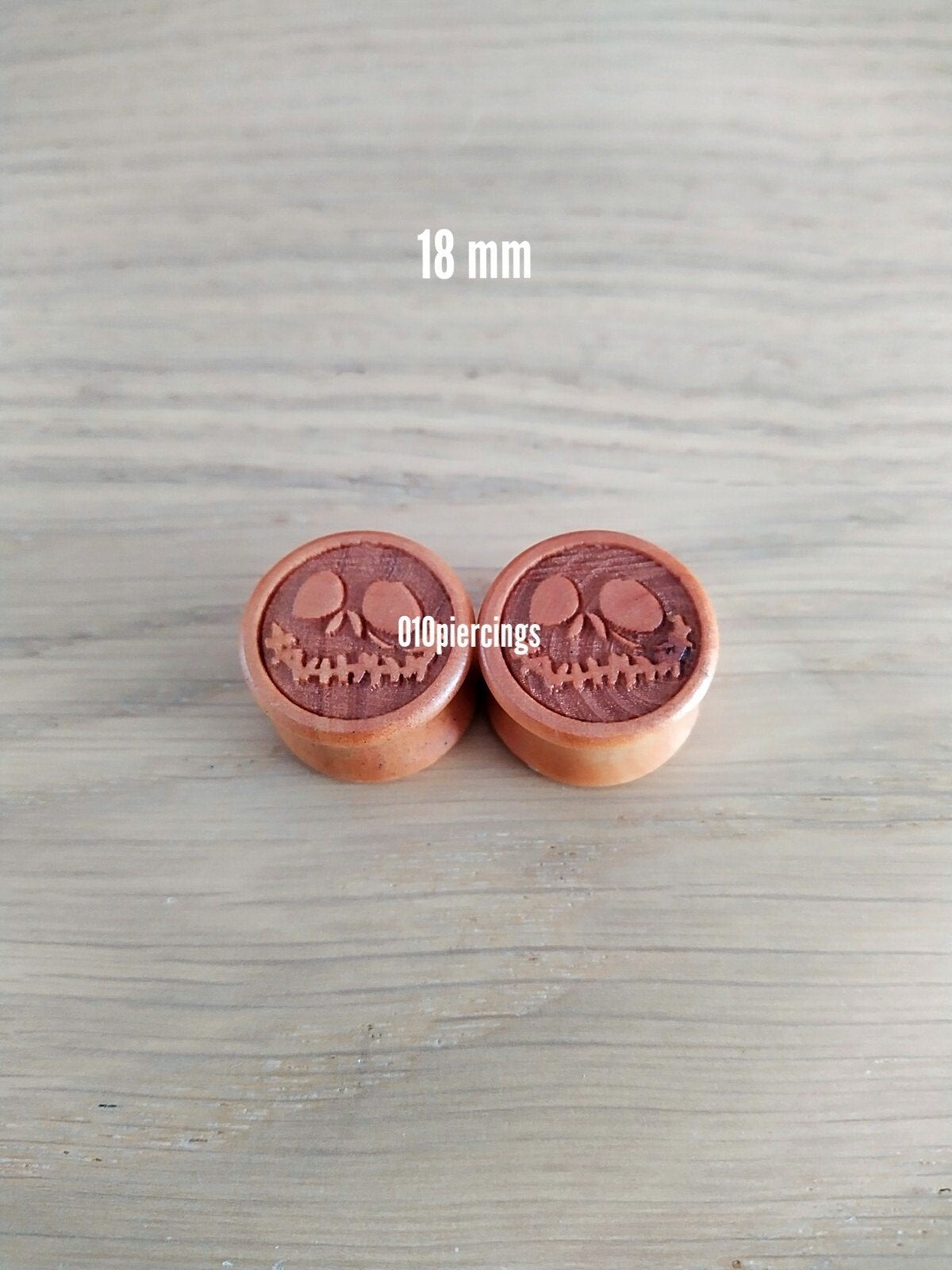 Nieuwe tunnels, pluggen. Hout. Double flared. Skull. 18 Mm., Ophalen of Verzenden, Zo goed als nieuw, Staal, Oor- of Traguspiercing