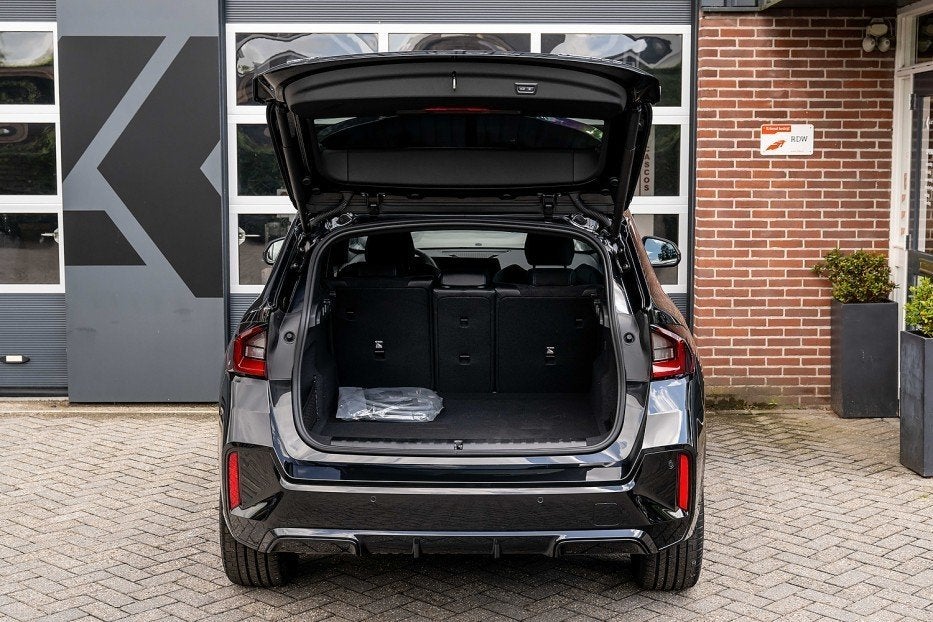 BMW X1 xDrive25e M Sport | Driving Ass. Plus | 20' Inch | Co, Automatische klimaatregeling, Gebruikt, Alcantara, Zwart