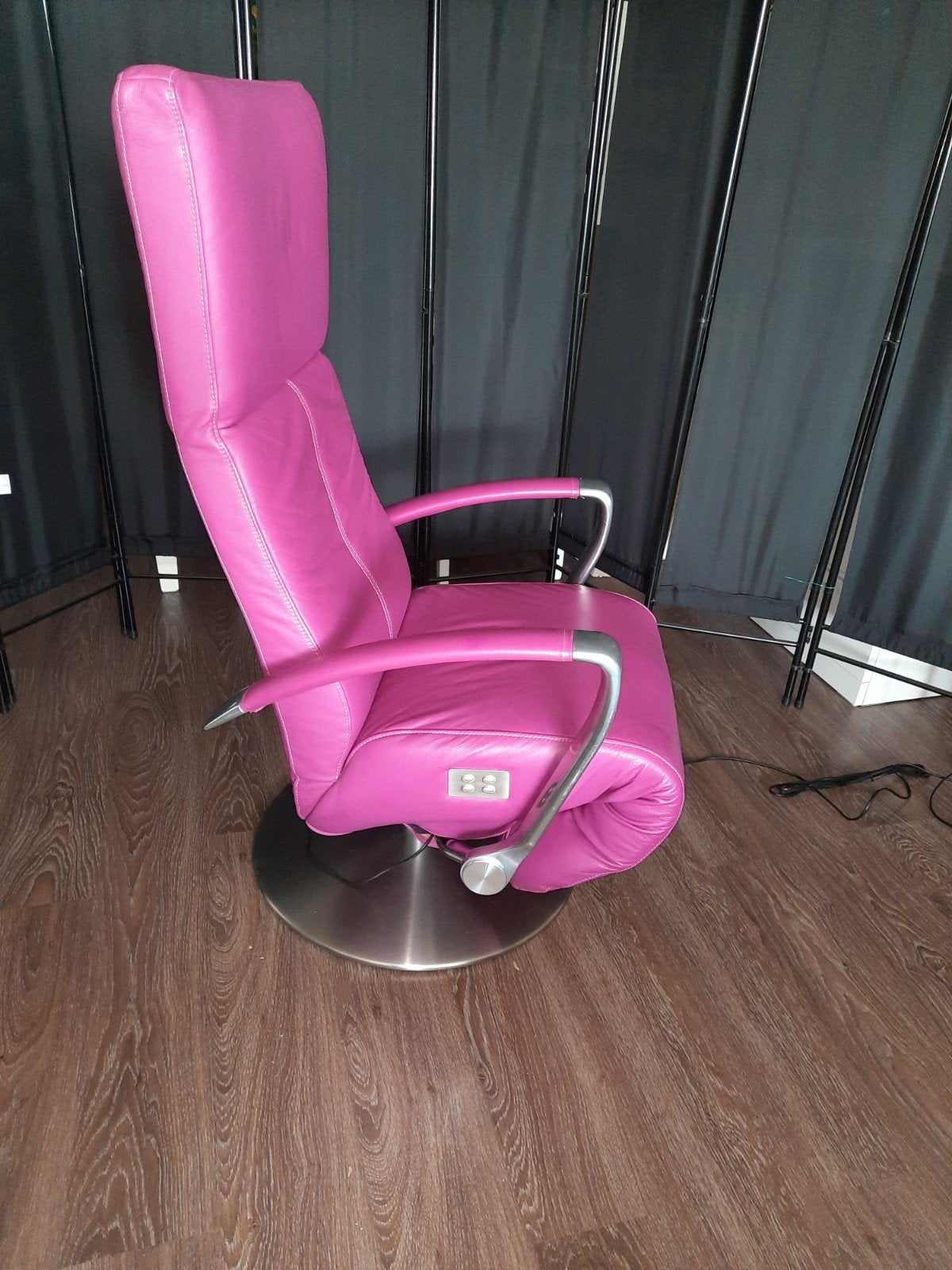 Prominent leren Relax fauteuil electrisch, Huis en Inrichting, Fauteuils, Ophalen, Minder dan 75 cm, Leer, Zo goed als nieuw