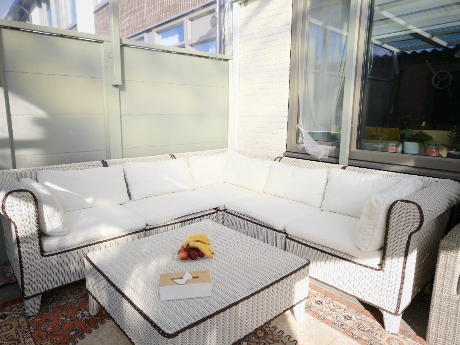 Witte Wicker Loungeset met Salontafel - Zo goed als nieuw, Ophalen, 5 zitplaatsen, Bank, Zo goed als nieuw