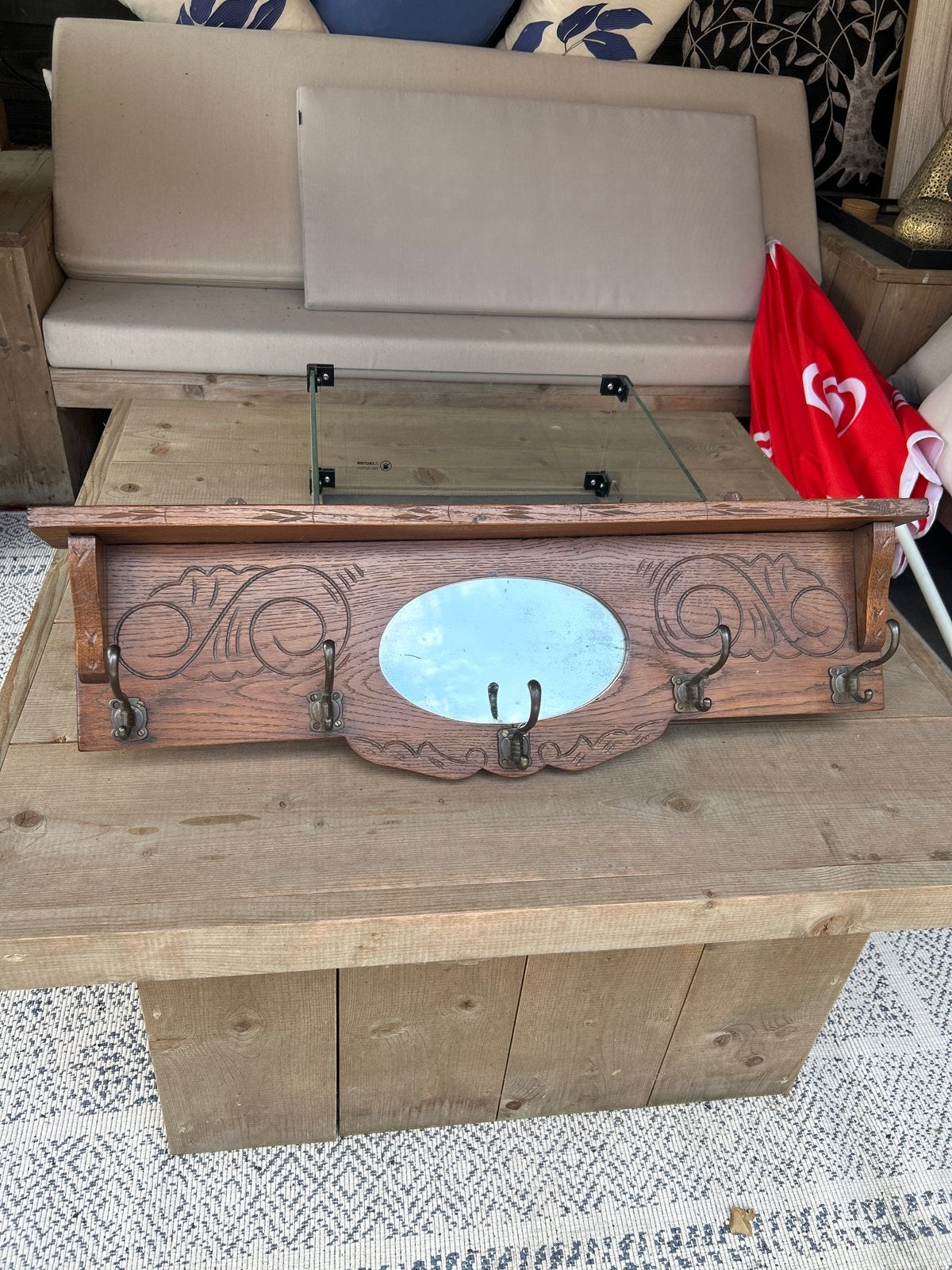 Antieke kapstok met spiegel en houtsnijwerk, Ophalen