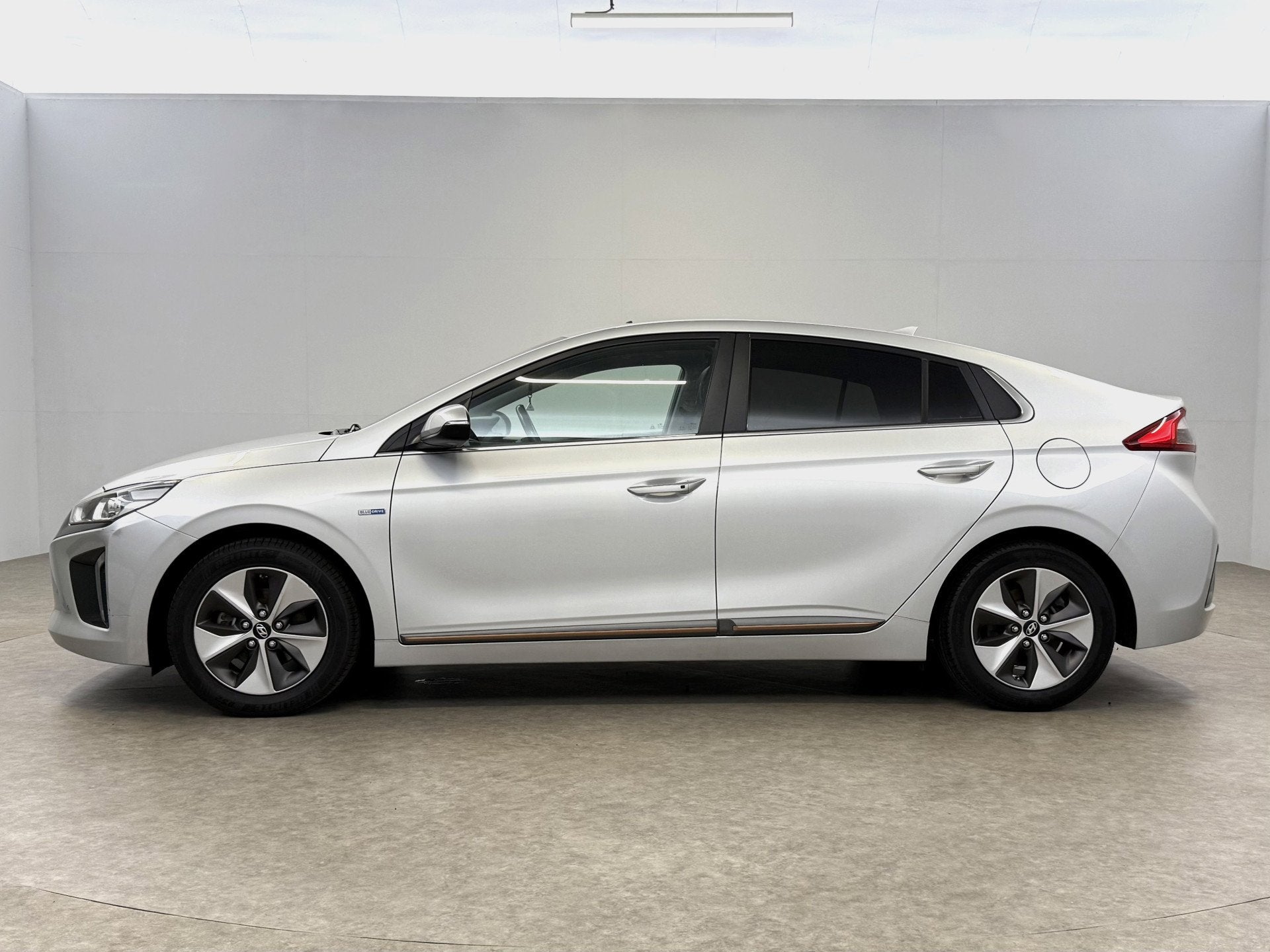 Foto 12 van Hyundai IONIQ Premium EV | Snelladen | SOH 87% | Pano | Stoe