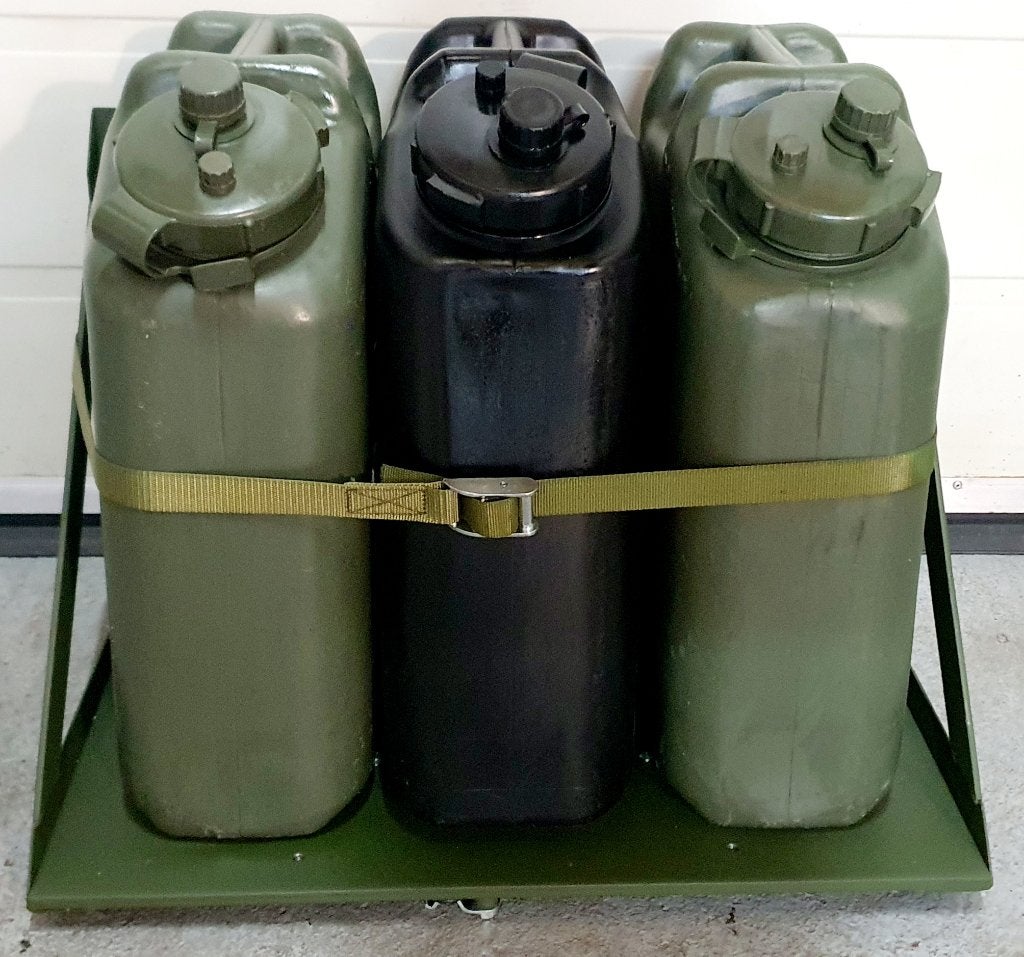 Foto 11 van NL Leger 20 L. Water Jerrycan Camper Caravan Tent Noodpakket