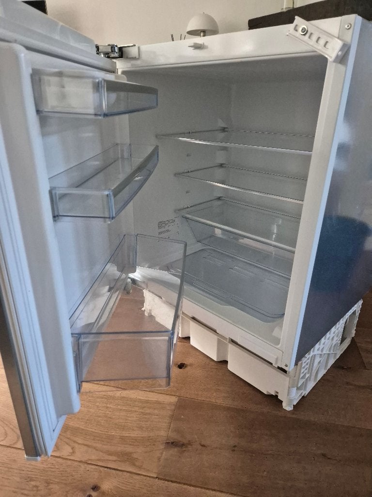 Bosch Inbouwkoelkast, Ophalen, 150 tot 200 liter, Zonder vriesvak, Minder dan 85 cm
