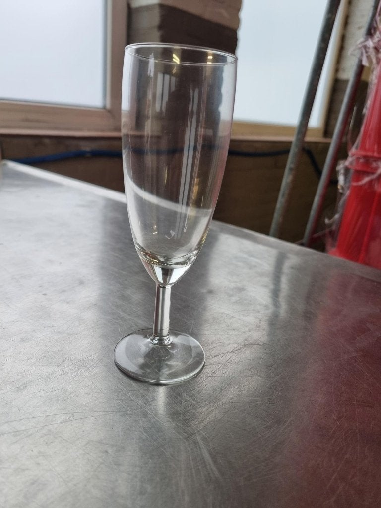 Te koop: Partij champagne flutes in kratten per 50 stuks, Ophalen, Zo goed als nieuw, Overige typen