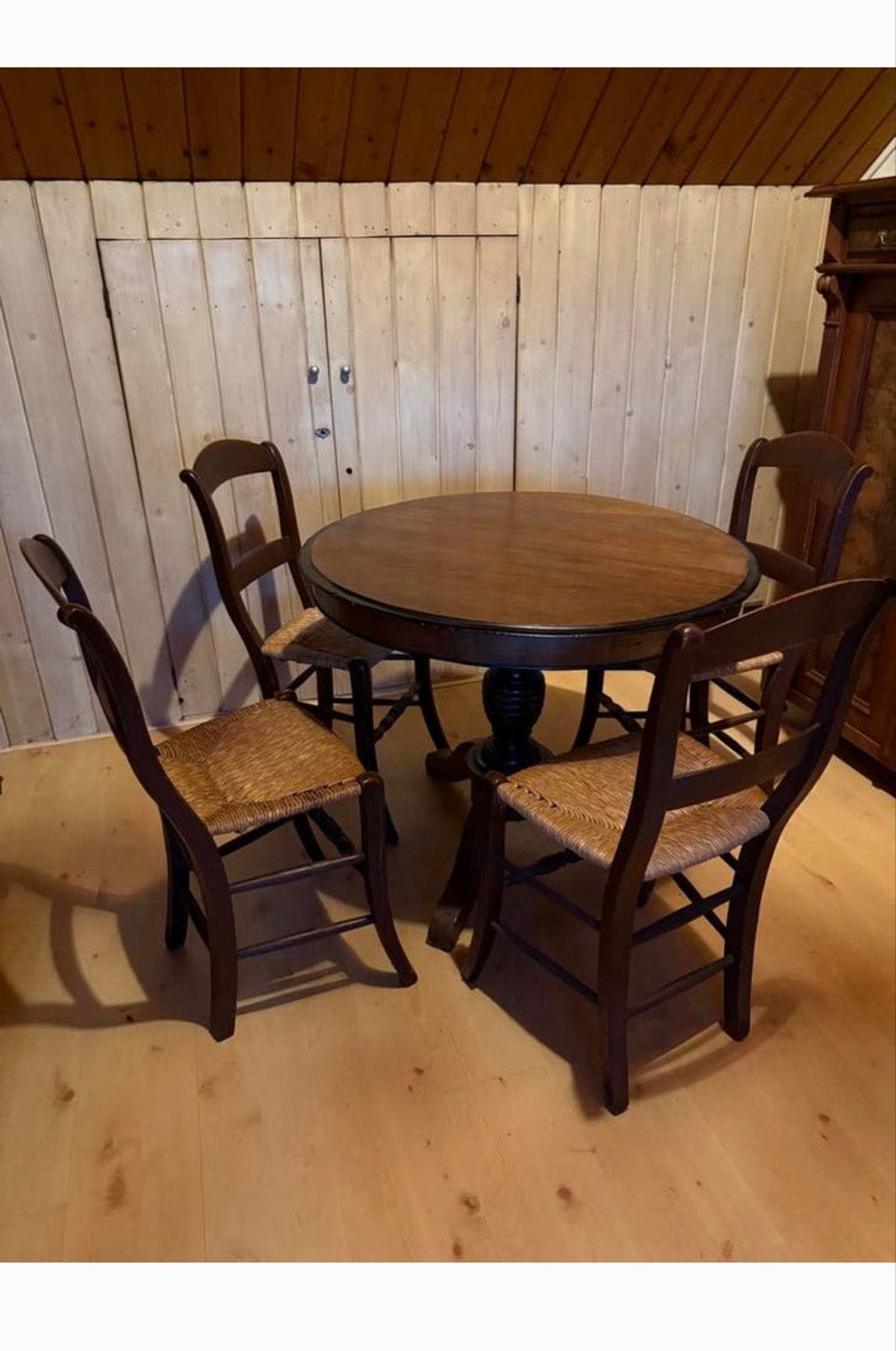Antieke eethoek: ronde tafel Willem3 & 4 rieten stoelen, Ophalen