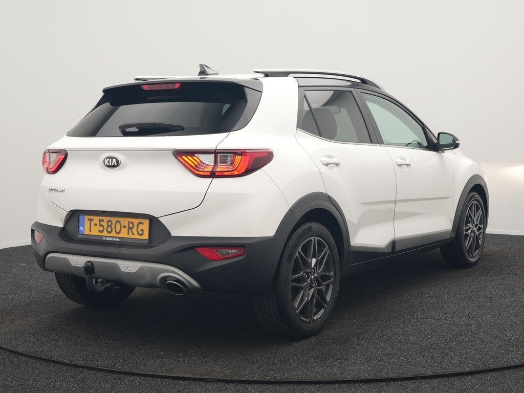Kia Stonic 1.0 T-GDi Black Edition 99pk Handgeschakeld | Tre, Auto's, Kia, Voorwielaandrijving, Gebruikt, Zwart, Leder en Stof