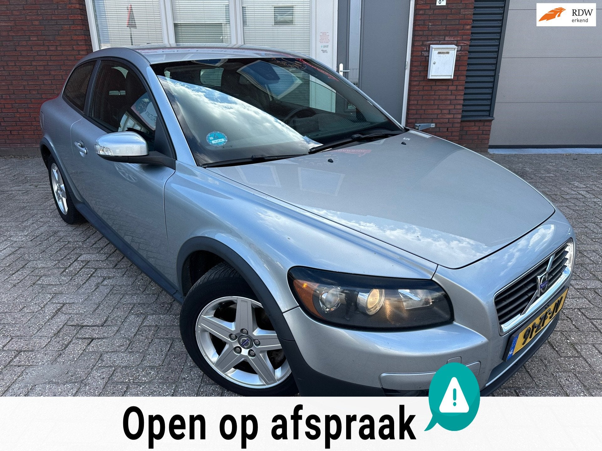 Volvo C30 2.4i Momentum / Airco / LM / NAP / AUT, Auto's, Metallic lak, Gebruikt, 4 stoelen, Bedrijf