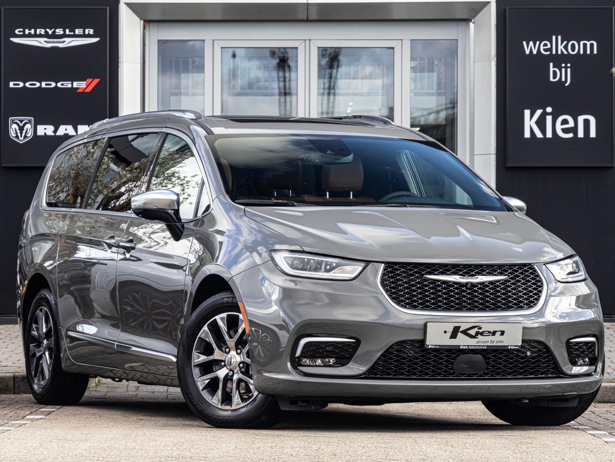 Chrysler Pacifica 3.6 V6 Hybrid Pinacle | Pano | 360 Camera, Auto's, Gebruikt, Euro 6, Origineel Nederlands, Hybride Elektrisch/Benzine