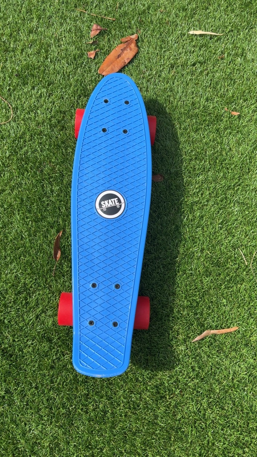 Blauw skateboard met rode wielen, Sport en Fitness, Skateboarden, Ophalen of Verzenden, Gebruikt, Skateboard