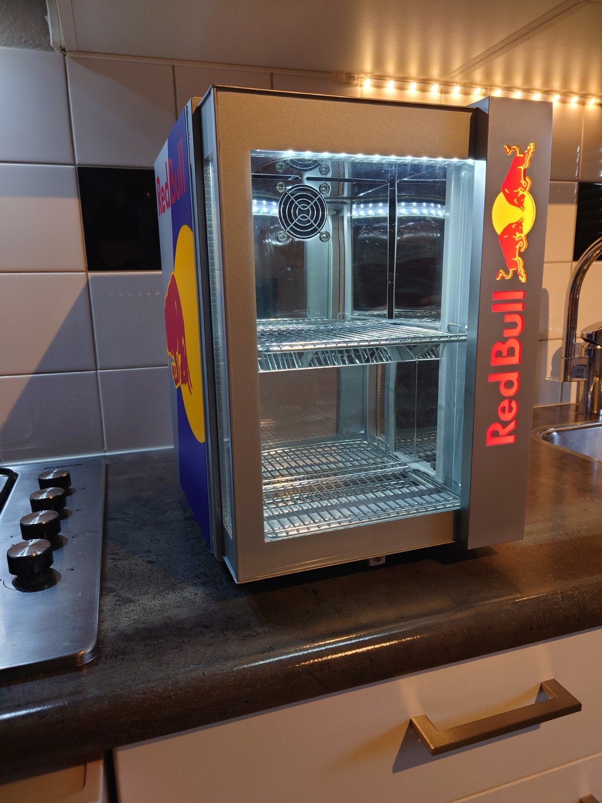 Red Bull baby cooler koelkastje, Ophalen