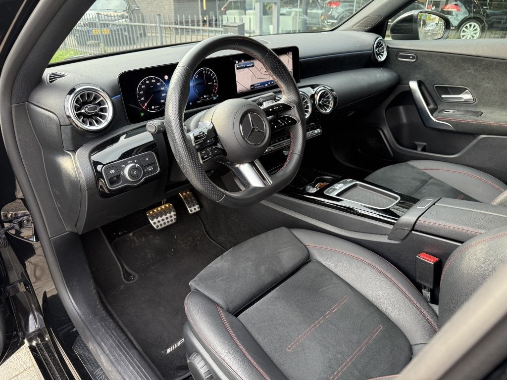 Mercedes-Benz A-Klasse 250 e AMG Line I Night Pakket I Ambie, Auto's, Automaat, Gebruikt, Zwart, 4 cilinders