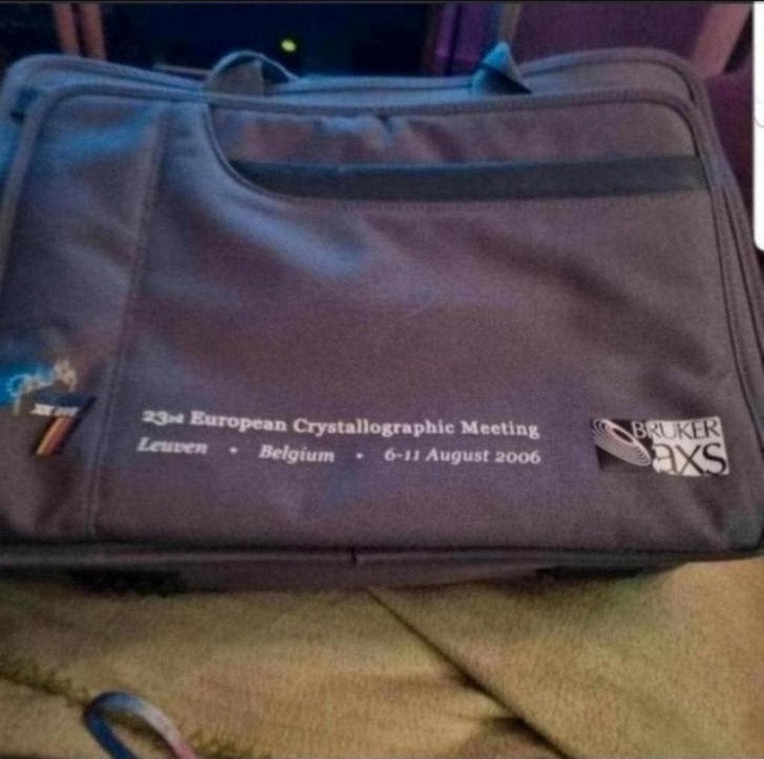 Laptoptas grijs gebruikt zo goed als nieuw bieden, Computers en Software, Laptoptassen, Ophalen of Verzenden, 15 inch, Zo goed als nieuw