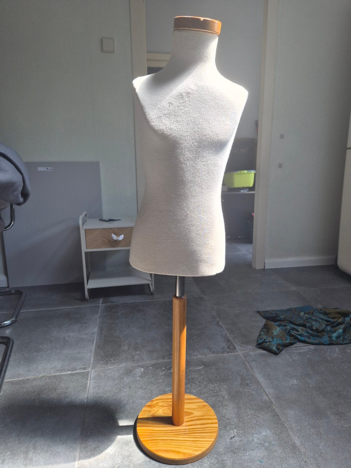 Paspop / Buste met houten standaard. Kindermaat, Kleding | Dames, Overige Dameskleding, Zo goed als nieuw, Ophalen