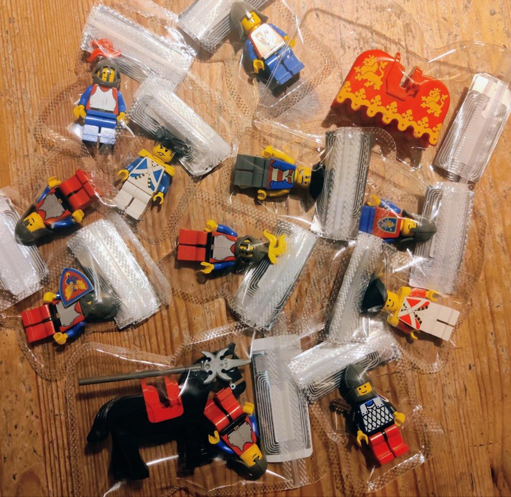 Lego Castle poppetjes, hoofddeksels, wapens, wtc, Kinderen en Baby's, Speelgoed | Duplo en Lego, Ophalen of Verzenden, Gebruikt