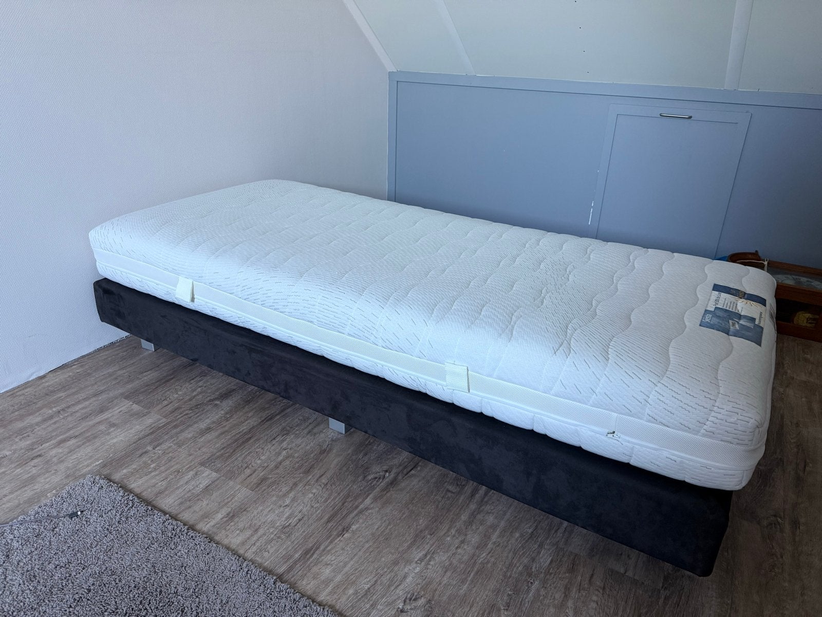 Boxspring met Siësta Pearl 300  pocketveringmatras 200x90 cm, Gebruikt, 90 cm, Eenpersoons, Ophalen of Verzenden